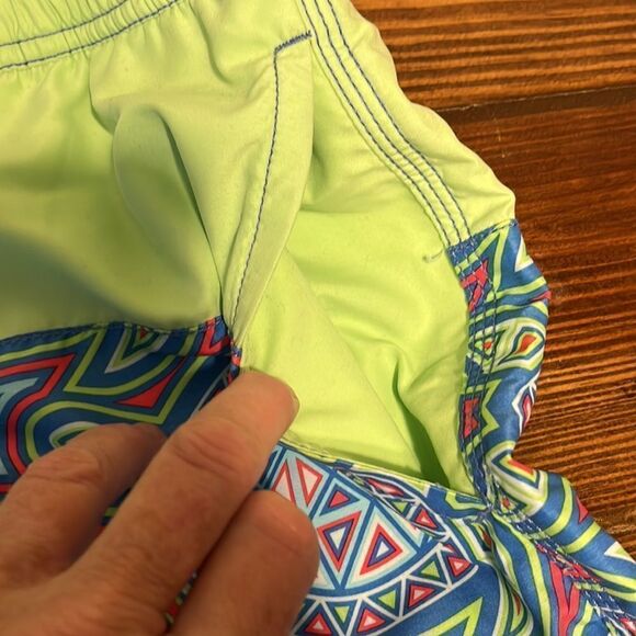 Vineyard Vines Mens Swimwear with Tiki Sea Turtle Design Size Large - Picture 6 of 8